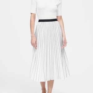 Banana Republic Stripe Pleated Skirt White Black